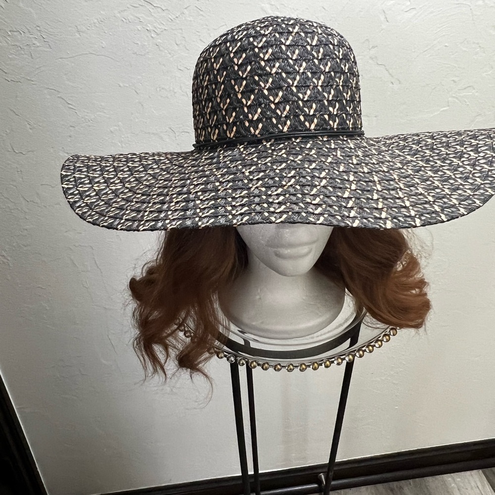 Chic Black and Cream Wide-Brimmed Hat